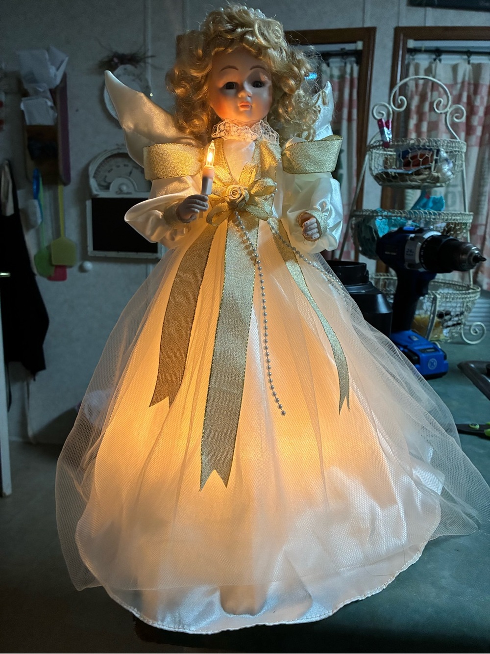 Vintage Light-Up Angel Figurine in White and Gold - Decorative Holiday Doll